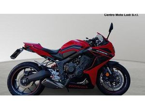 VENDO HONDA CBR 650 R (2021 - 23) USATA A SAN MARTINO IN STRADA (CODICE 9776875) - MOTO.IT
