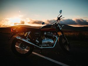 ROYAL ENFIELD INTERCEPTOR 650