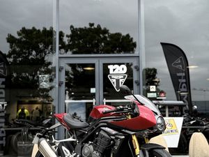 TRIUMPH SPEED TRIPLE 1200 RR