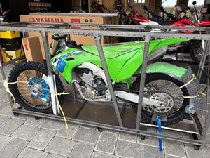 KAWASAKI KX 250 F MODELL 2026 NEU!