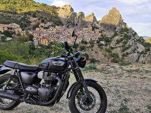 TRIUMPH BONNEVILLE T100 BLACK 2017