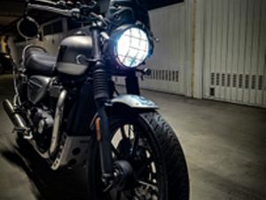 TRIUMPH STREET TWIN EC1 2022
