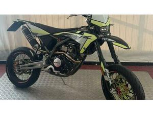 VENDO FANTIC MOTOR XMF 125 MOTARD PERFORMANCE 4T (2021 - 22) USATA A ROSTA (CODICE 9778126) - MOTO.IT