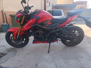 SUZUKI GSX S 750