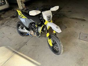 HUSQVARNA 701 SUPERMOTO