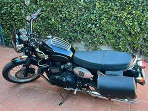 TRIUMPH BONNEVILLE - 2011