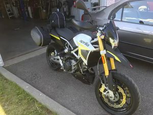 MOTO APRILIA 750