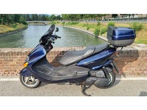 VENDO YAMAHA MAJESTY 150 USATA A CHIVASSO (CODICE 9779656) - MOTO.IT