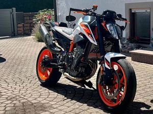 KTM 890 DUKE R