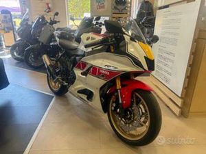 YAMAHA YZF R7 ANNIVERSARIO AKRAPOV- 2023 - KM 4765
