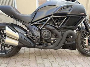 DUCATI DIAVEL CARBON