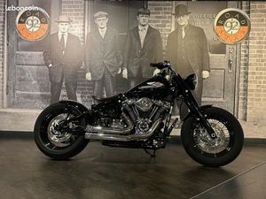 HARLEY DAVIDSON SOFTAIL HERITAGE 1868 CLASSIC