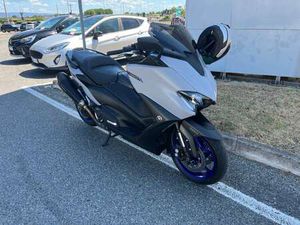 YAMAHA TMAX 560 ICON GREY AKRAPOVIC GRIGIO