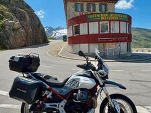 MOTO GUZZI V85TT 2025 - ACCESSORIATA - COME NUOVA