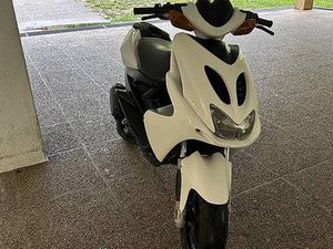 VENDO SCOOTER AEROX TARGA GIALLA CANTON TESSIN -