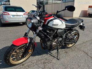 MOTO YAMAHA XSR 700 2020