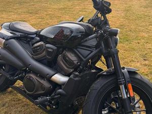 ② HARLEY DAVIDSON SPORTSTER