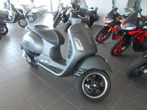 VESPA GTS 300 SUPERSPORT GRIGIO
