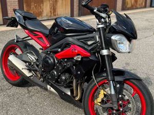TRIUMPH STREET TRIPLE RX NERO