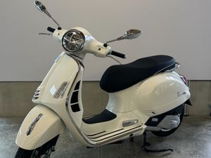 VESPA GTS SUPER 125 - INNOCENTE WEIß - #SOFORT