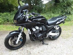 YAMAHA FZS 600 FAZER