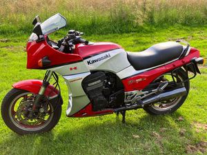 KAWASAKI GPZ900R