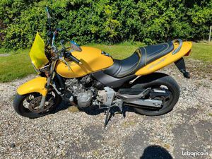 HORNET 600 DE 2002 ■32990 KM (ÉVOLUTIF)■TOUT EST D'ORIGINE ■LE CONTRÔLE TECHNIQUE SERA FAIT POUR LA VENTE ■AUCUN FRAIS À PRÉVOIR ■POUR PLUS DE PHOTOS, ME CONTAC