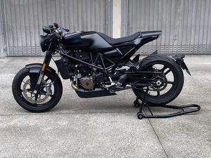 HUSQVARNA VITPILEN 701 - DEPOTENZIATA PER A2 - CON ACCESSORI NERO