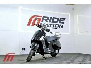 USED PIAGGIO VESPA GTS 300 SUPER ABS FOR SALE IN YATELEY