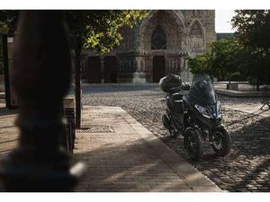 MP3 300 DEEP BLACK E5 - NEUFAHRZEUG - SONDERPRE...