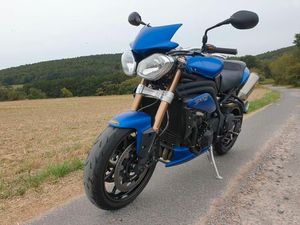 TRIUMPH SPEED TRIPLE 1050 IN MATT CASPIAN BLUE