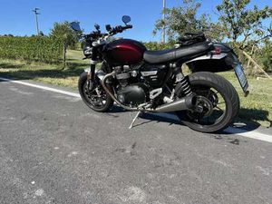 TRIUMPH SPEED TWIN STEALTH