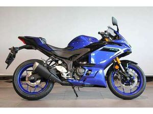 YAMAHA YZF-R3 BLAUW