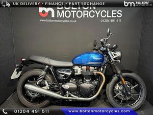 TRIUMPH BONNEVILLE 900