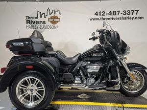 2021 HARLEY-DAVIDSON® TRI GLIDE® ULTRA VIVID BLACK