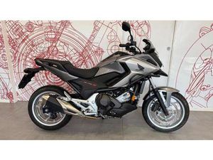 VENDO HONDA NC 750 X DCT ABS (2016 -17) USATA A MILANO (CODICE 9796727) - MOTO.IT