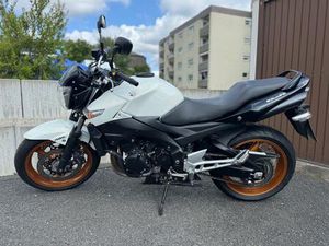 SUZUKI GSR600A *TIEFER GELEGT / TÜV NEU +REIFEN NEU