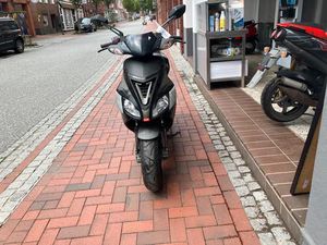 APRILIA SR 50 FACTORY SCHWARZ-GRAU 12115 KM EZ 01.06.2005