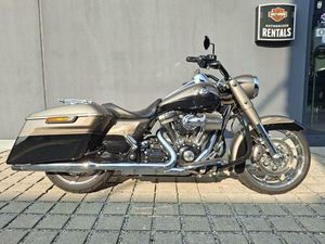 HARLEY-DAVIDSON FLHRSE ROAD KING CVO MIT KESSTECH AUSPUFF