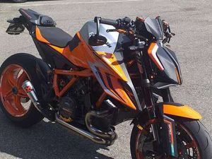 KTM 1290 SUPER DUKE R