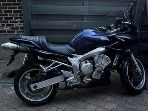 ② YAMAHA FZ6-S 600 EN TRÈS BON ÉTAT