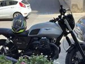 MOTO GUZZI V7