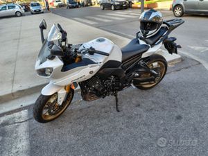 YAMAHA FAZER8