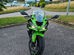 KAWASAKI ZX6R