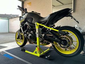 YAMAHA MT-09 NIGHT FLUO RN43 WILBERS UVM.