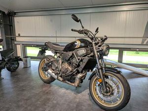 YAMAHA XSR 700 UNGEFAHRENDE TAGESZUL.