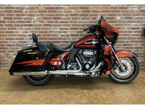 HARLEY-DAVIDSON FLHXSE