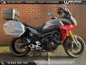 YAMAHA TRACER 900 GT ENGINE BARS, GIVI TOP CASE, PUIG TALL SCREEN... 847 CC