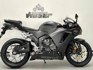 HONDA CBR 600 RR AUF LAGER VERFÜGBAR IN SCHWARZ