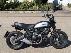 DUCATI SCRAMBLER STREET CLASSIC 1. HAND